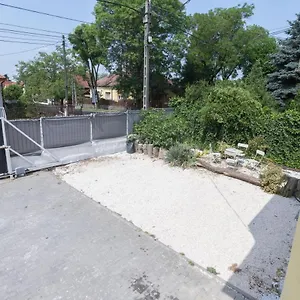  Apartmán Hi-bp Garden Batsanyi Tiny House Near The Train With Free Parking
